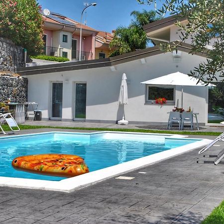Villa Dedalisa By Holidayngo Ачиреале Екстериор снимка
