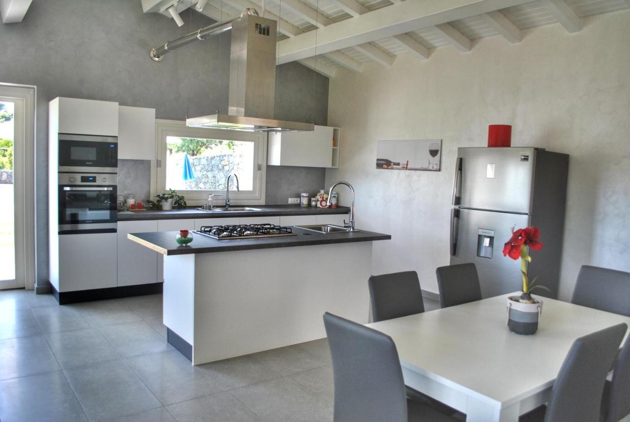 Villa Dedalisa By Holidayngo Ачиреале Екстериор снимка