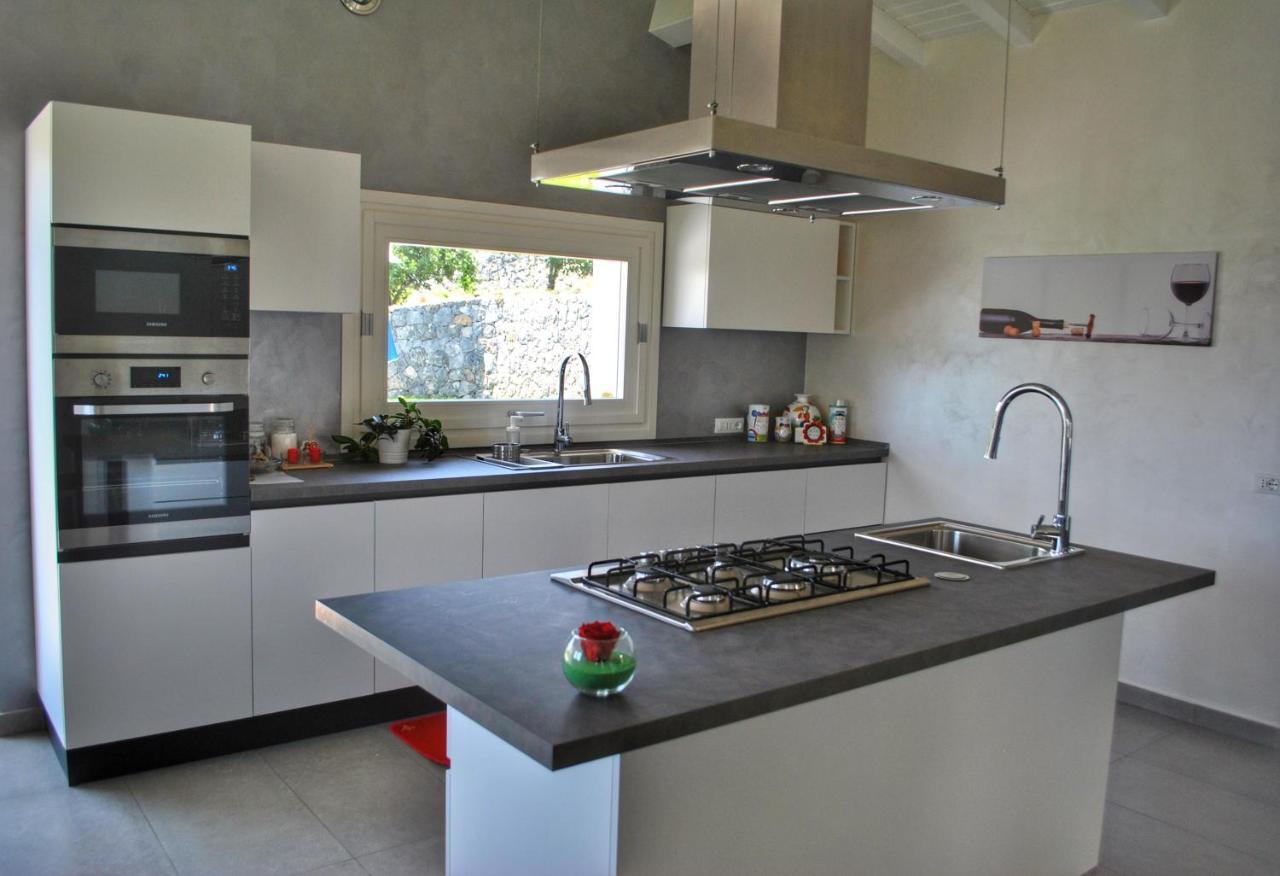 Villa Dedalisa By Holidayngo Ачиреале Екстериор снимка