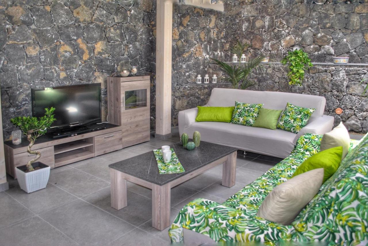 Villa Dedalisa By Holidayngo Ачиреале Екстериор снимка