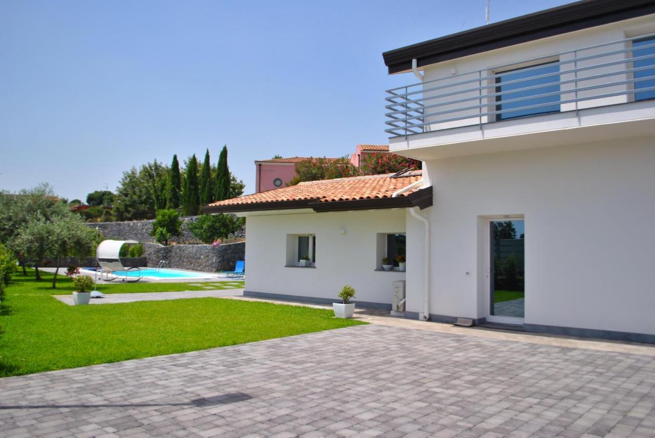 Villa Dedalisa By Holidayngo Ачиреале Екстериор снимка