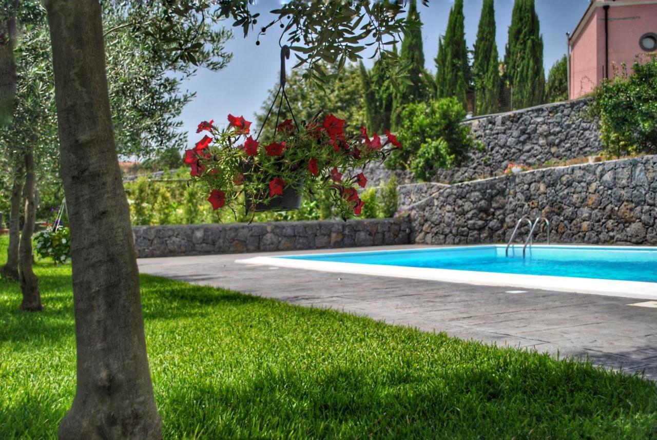 Villa Dedalisa By Holidayngo Ачиреале Екстериор снимка