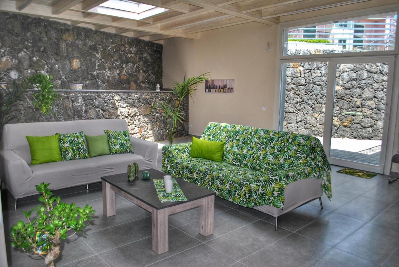 Villa Dedalisa By Holidayngo Ачиреале Екстериор снимка