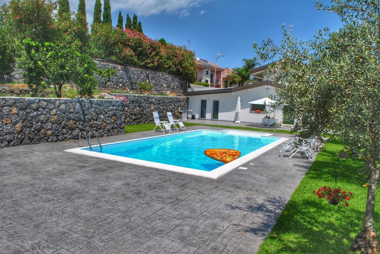 Villa Dedalisa By Holidayngo Ачиреале Екстериор снимка